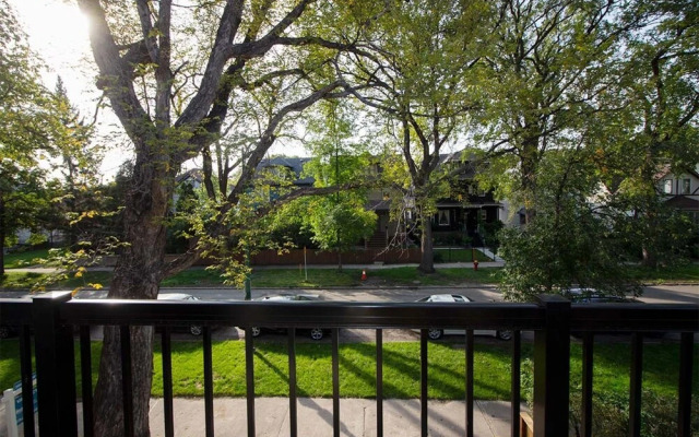 Gorgeous 2-bedrooms Duplex Upper Unit