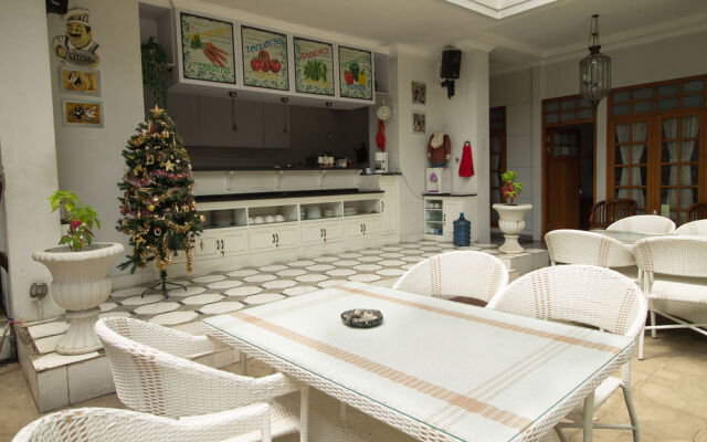 RedDoorz @ Burangrang