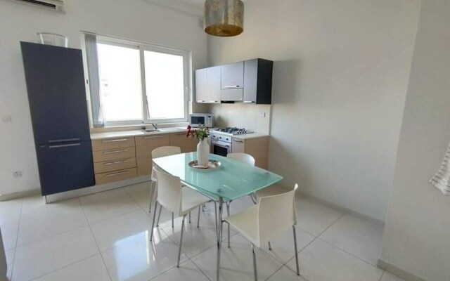 Remarkable 2-bed Apartment in St Julians