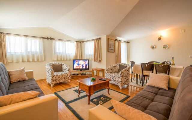Amazing Flat With Shared Pool and Balcony in Kas