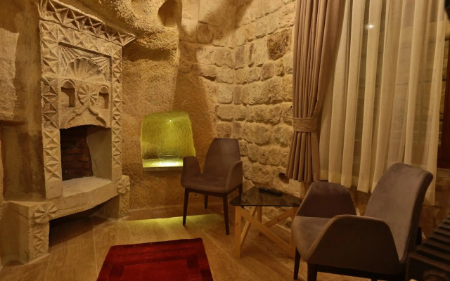 Acropolis Cave Suite