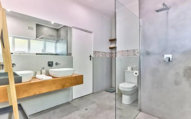 Family Home, WiFi, Patio, Secure Parking