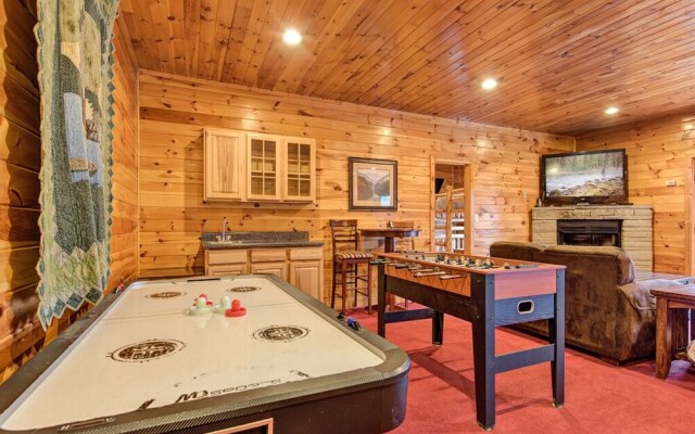 Apple Bear Lodge - Four Bedroom Cabin