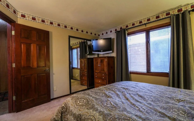 Woodlands #33 3 Bedroom Condo by RedAwning