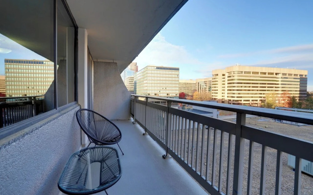 Stay with Comfort in Crystal City