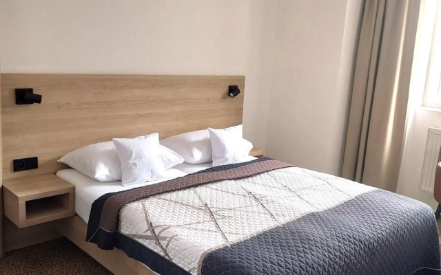 Hotel Avion