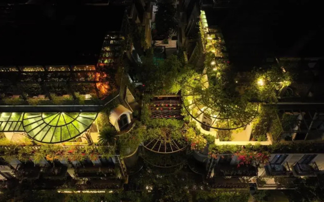 Paris Of Dragonbay Hotel