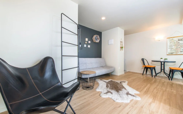 JHT - 1 BRM UoA Albert Park Balcony