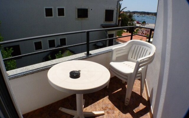 Hotel Hilde Yellow House