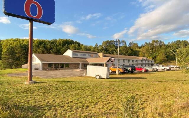 Motel 6 Norway, MI