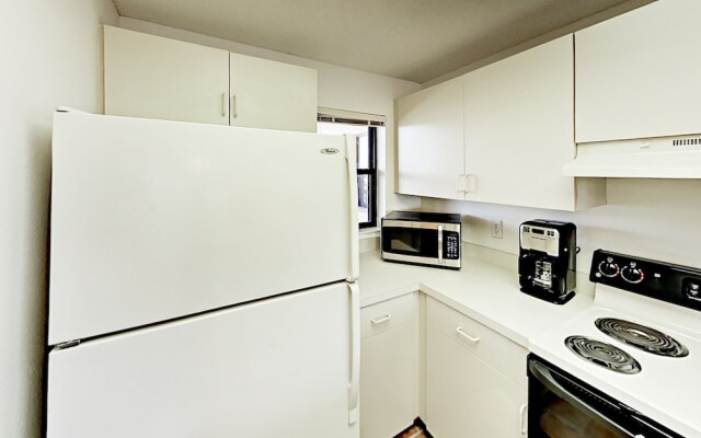 Beach-Themed #F32 - 2 Br Condo