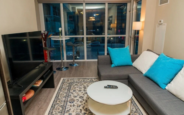 Sarkar Suites - CN Tower Rogers Centre
