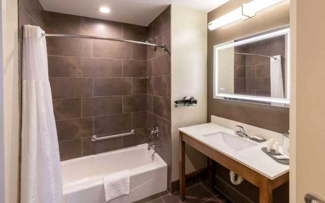La Quinta Inn and Suites by Wyndham Tulsa Downtown - Route 66