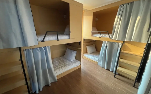 K wave guesthouse only Female