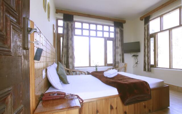 Hotel Chandertal Manali