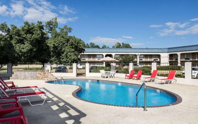 Econo Lodge Grenada