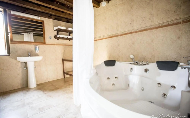 Ambelikos Traditional AgroHotel