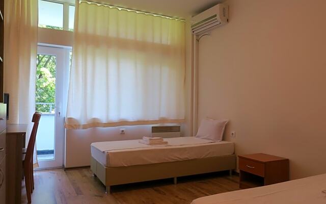 Green Hill Hotel