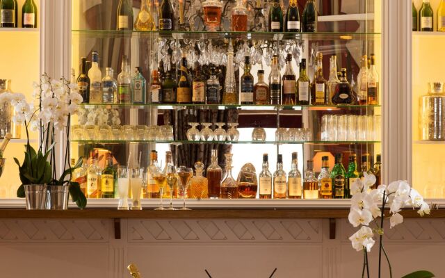 Pavillon Henri IV Hotel Restaurant Gastronomique Terrasse