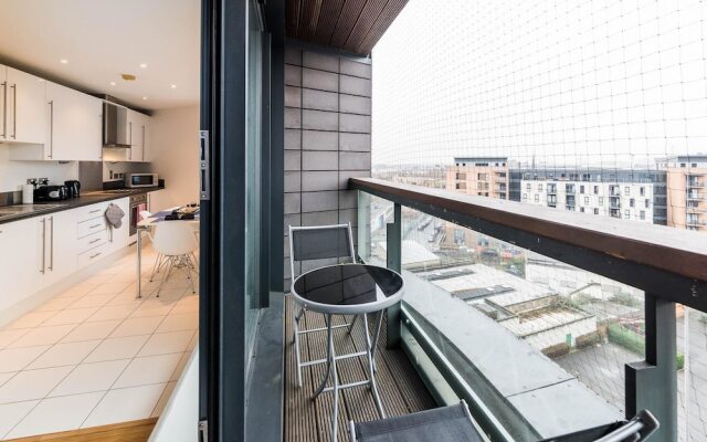 Super Luxury Modern 2BD Flat Canning Town