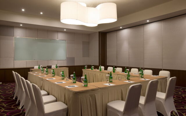 Santika Premiere Kota Harapan Indah