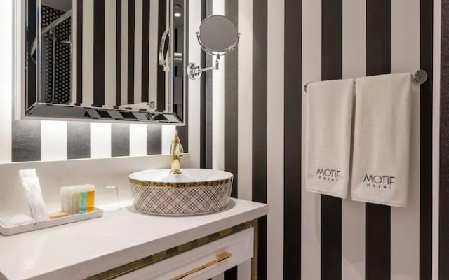 Motif Hotel