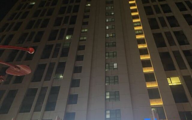 This Shi Hotel (Zhoukou Municipal Government Arts and Science College)