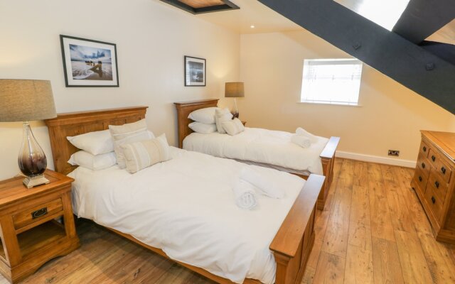 The Creel Apartment