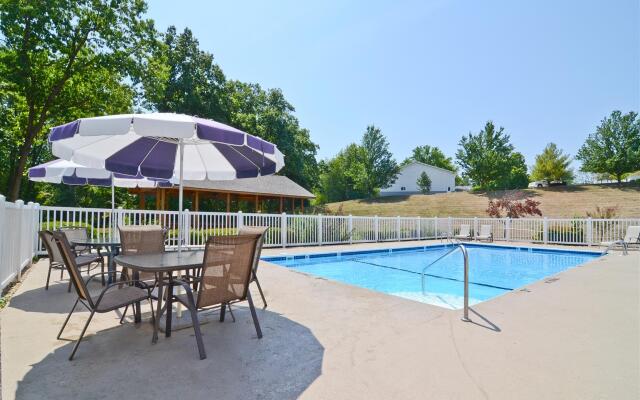 Baymont by Wyndham Chester IL Hotel