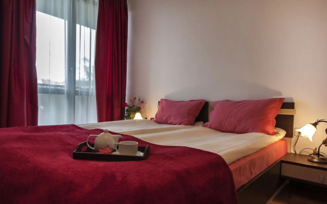 Grand Royale Apartment Complex & Spa