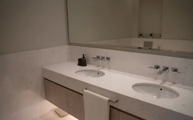 The Palm Tower, Luxurious Apartment