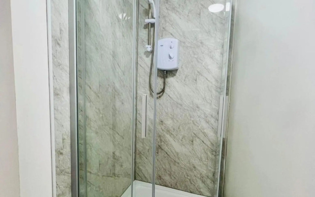 OYO The Bridge House Hotel