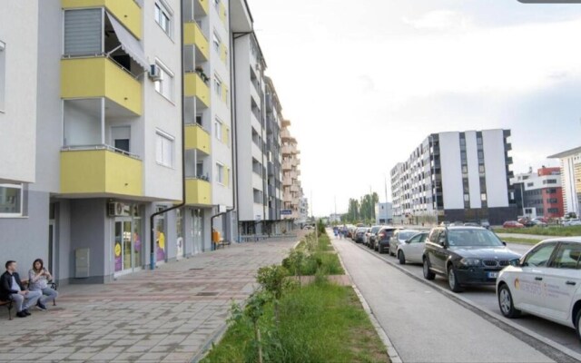 Beautiful Athena Apartment Located in Lukavica