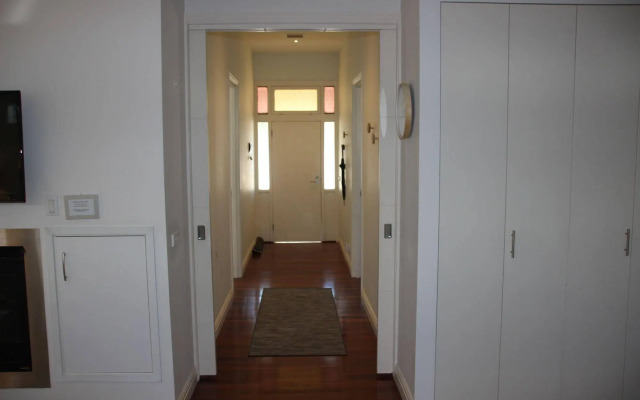 Healesville House - Magnolia House