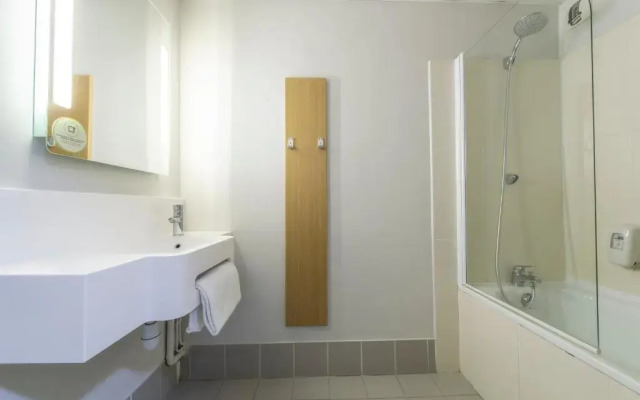 B&B Hotel ORANGE - Echangeur A7 A9