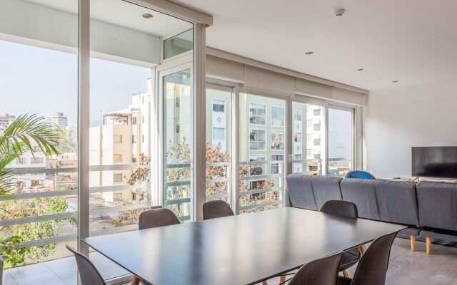 w 2BR Apartment With Balcony Near Larcomar