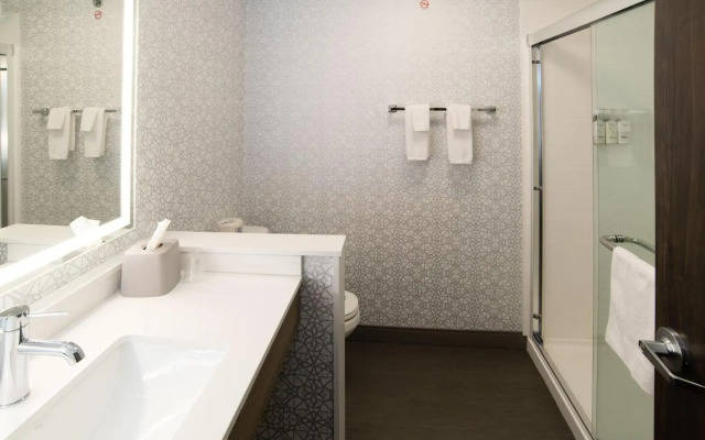 Holiday Inn Express & Suites Moose Jaw, an IHG Hotel