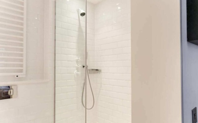 Luxury 2-bed, 2-bath Loft-style Flat in Covent Gdn