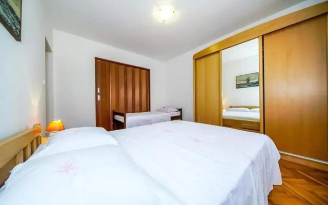Apartment Barb - 30 m from the sea