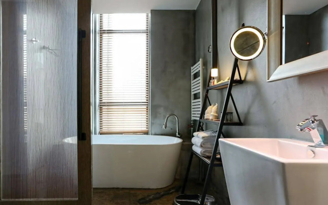 Time Tunnel Designer Hotel