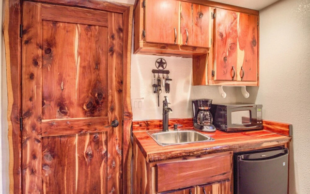 Cedar Bliss Star Cabin