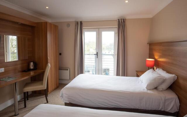 Riverside Hotel