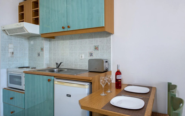 Sunrise Studios & Apartments