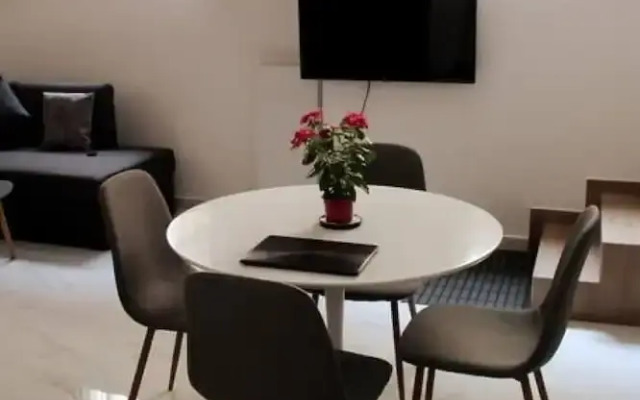 New Luxurious Studio at the Acropolis Foot Hills