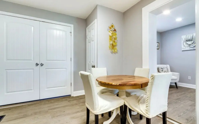 Pensacola Vacation Rental ~ 5 Mi to Beach!