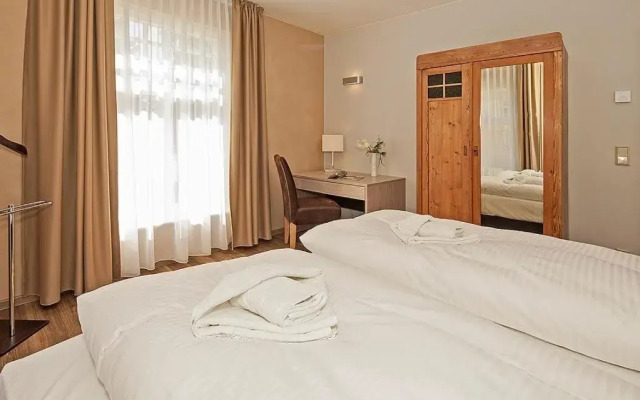 Der Westflügel Ritter Dietrich WF-47