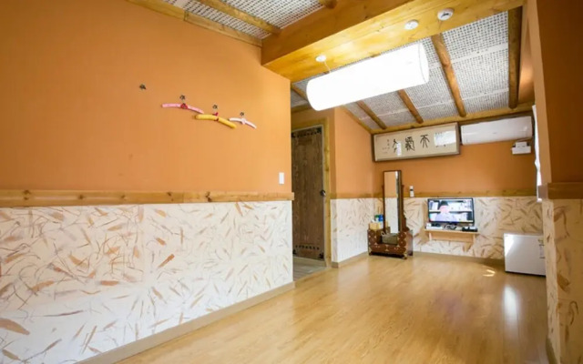 Jeonju Tteulanchae Hanok Stay