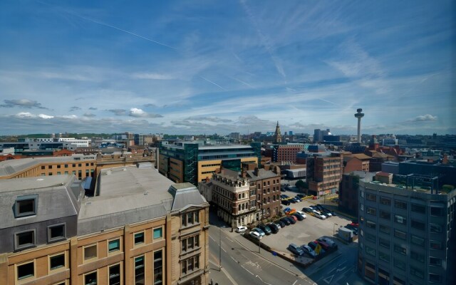 2 Bedroom Central Apartment With Parking
