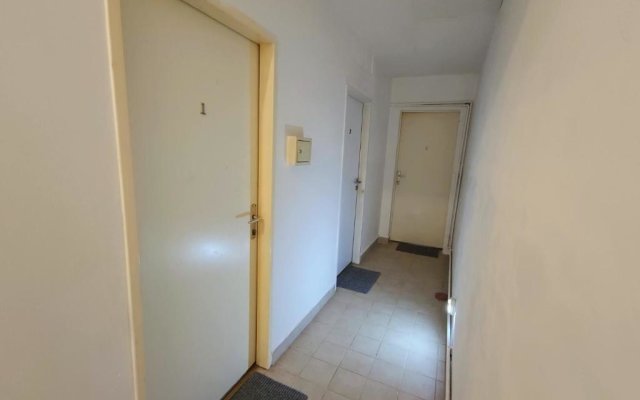 Room with privat shower in 3 rooms apartment