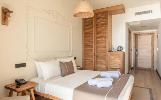 The Local House Ayasaranda